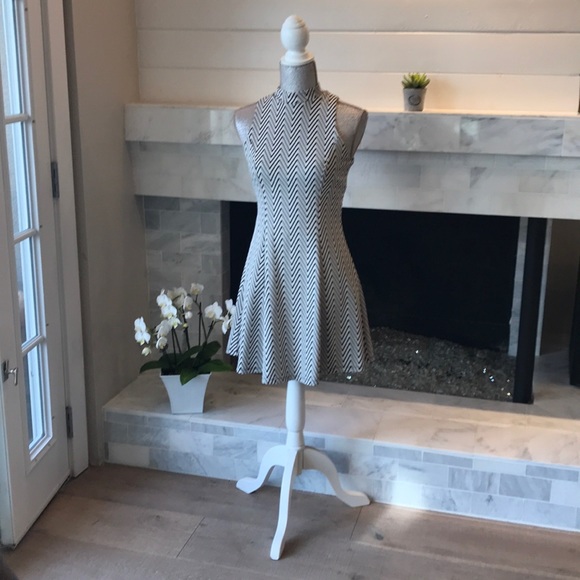 Monteau Dresses & Skirts - Fit & Flare Zigzag Design Dress EUC!